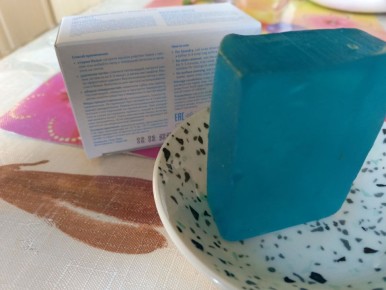 Секрет спасения любимой толстовки: как избавиться от пятен с помощью мыла VOKA