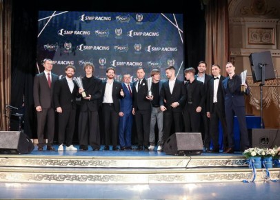 Министр спорта Михаил Дегтярев вручил награды победителям Российской серии кольцевых гонок