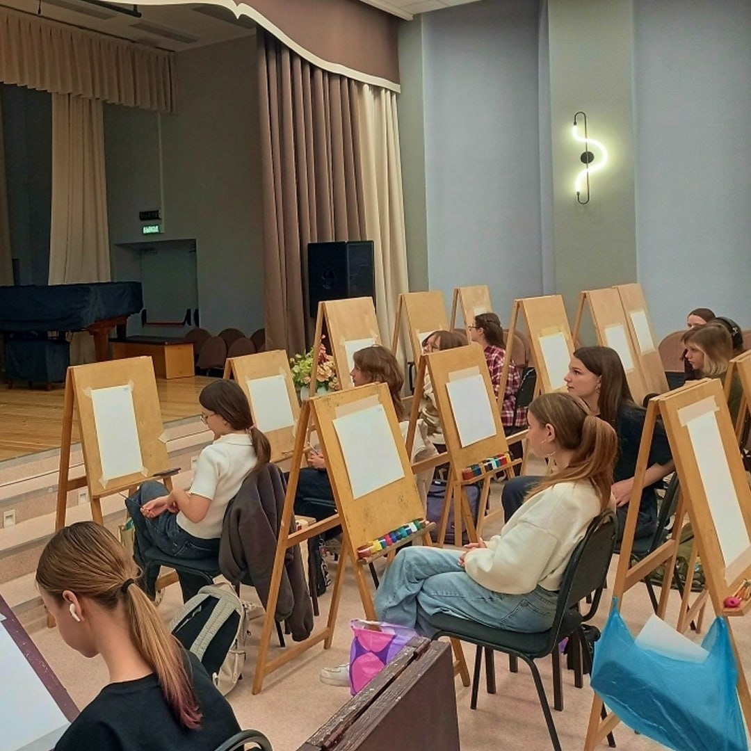 Лучших преподавателей музыкальных и художественных школ поощрили за мастерство