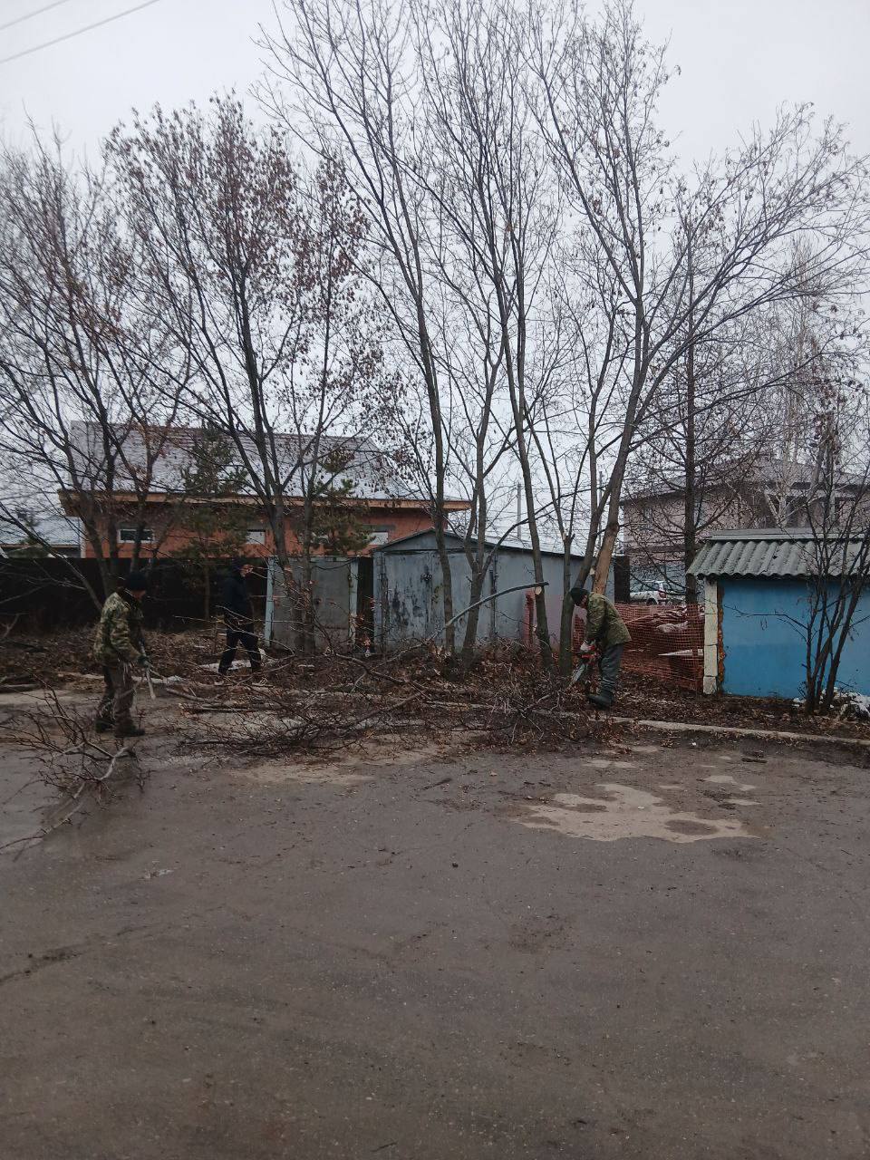 В ответ на просьбу жителя сельского поселения Курумоч о принятии мер к опилу деревьев для предотвращения повреждений транспортных средств и нанесения имущественного вреда жителям, администрация поселения ответила, что... В ответ на просьбу жителя сельского поселения Курумоч о принятии мер к опилу деревьев для предотвращения повреждений транспортных средств и нанесения имущественного вреда жителям, администрация поселения ответила, что...