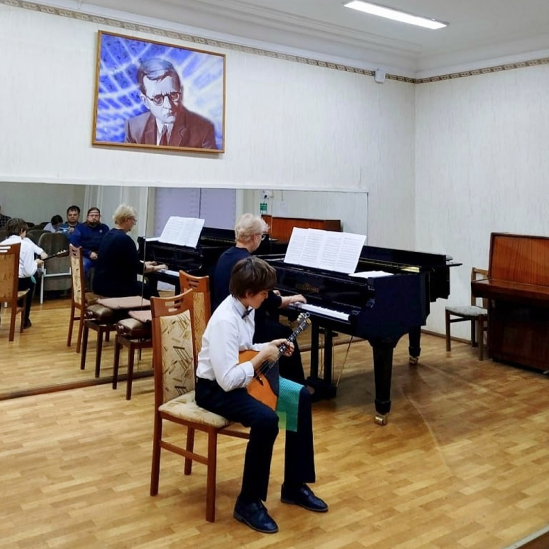 Лучших преподавателей музыкальных и художественных школ поощрили за мастерство Лучших преподавателей музыкальных и художественных школ поощрили за мастерство