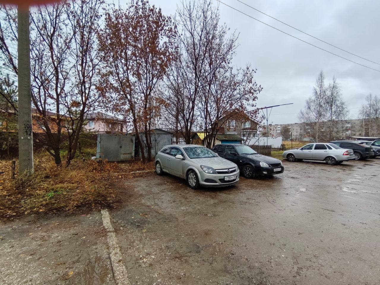 В ответ на просьбу жителя сельского поселения Курумоч о принятии мер к опилу деревьев для предотвращения повреждений транспортных средств и нанесения имущественного вреда жителям, администрация поселения ответила, что... В ответ на просьбу жителя сельского поселения Курумоч о принятии мер к опилу деревьев для предотвращения повреждений транспортных средств и нанесения имущественного вреда жителям, администрация поселения ответила, что...