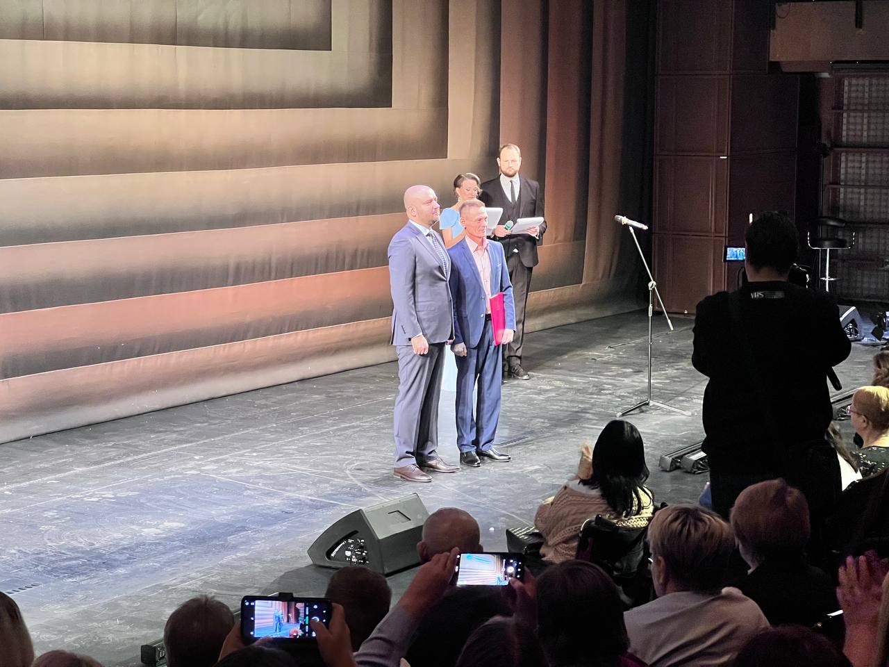 Глава региона Вячеслав Федорищев вручил премии награждения Лауреатов именных премий Губернатора Самарской области и победителей «Абилимпикс» Глава региона Вячеслав Федорищев вручил премии награждения Лауреатов именных премий Губернатора Самарской области и победителей «Абилимпикс»