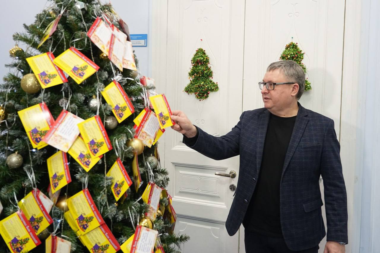 Жители Самары присоединяются к акции «Елка желаний» Жители Самары присоединяются к акции «Елка желаний»