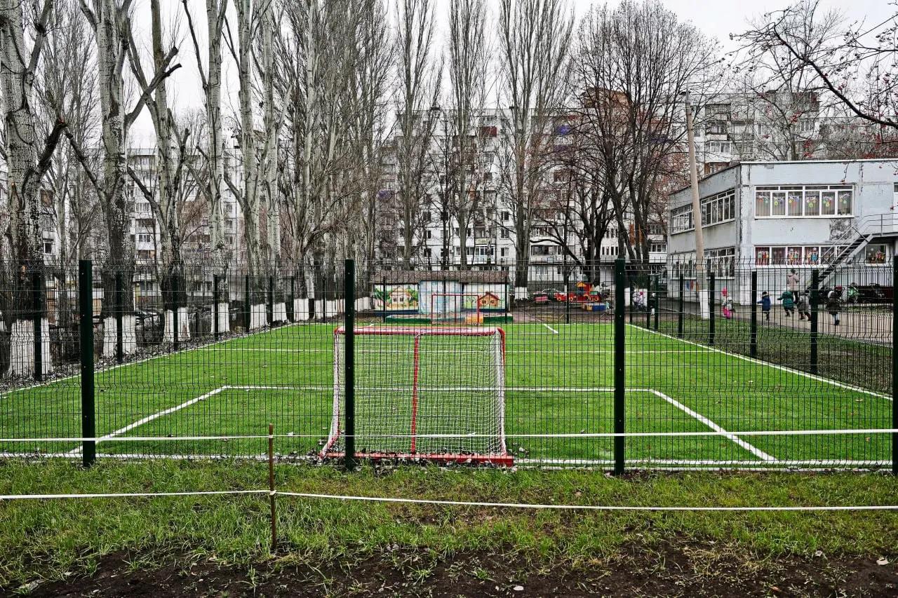 10 мини-футбольных площадок построили на территории детских садов Самары