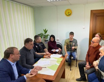 В субботу, 6 декабря, по оперативному поручению губернатора Самарской области Вячеслава Федорищева министр энергетики и ЖКХ Виталий Брижань совместно с главой Ставропольского района Вячеславом Киреевым провели встречу с...