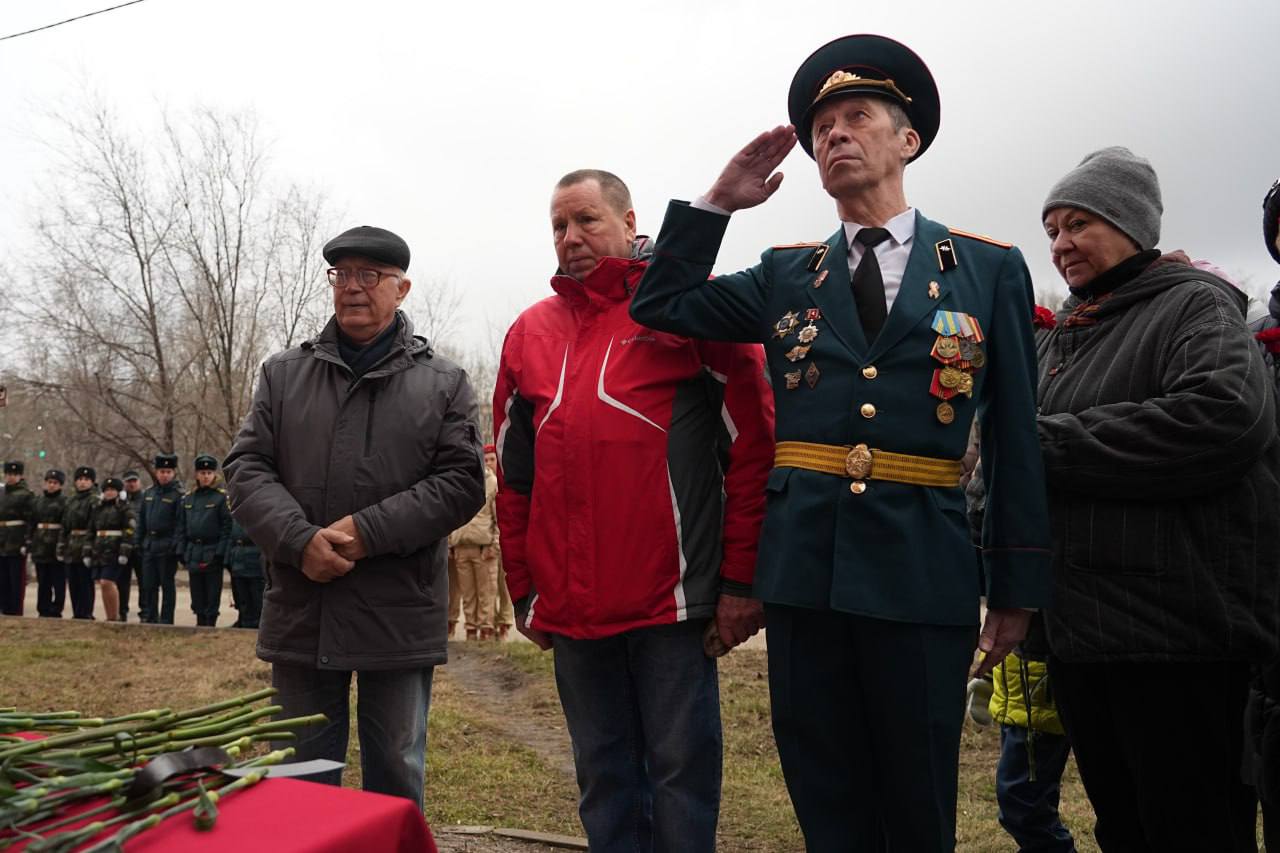 Мемориальную доску Герою России Андрею Колпакову установили в Самаре Мемориальную доску Герою России Андрею Колпакову установили в Самаре