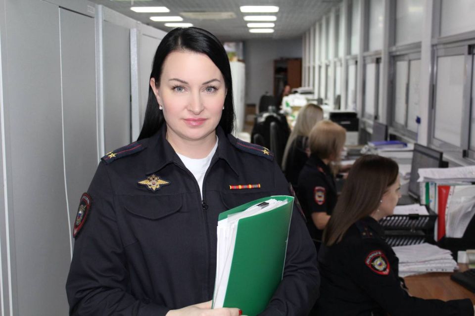 Доброго утра и позитивного дня нашим читателям желает начальник отдела по вопросам гражданства УВМ ГУ МВД России по Самарской области Анна Кувшинова