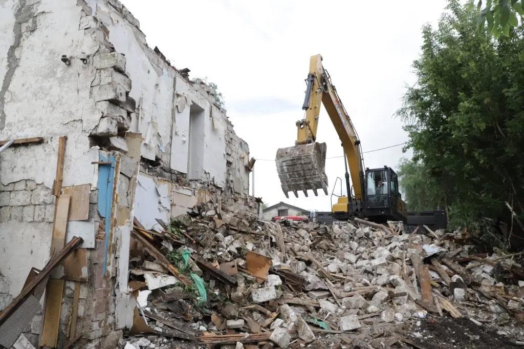 Недостроенную высотку снесли на проспекте Карла Маркса в Самаре