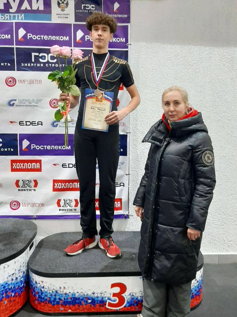 Павел Фефилов, Капитолина Кряковцева и Арсений Ивлев - призеры всероссийских соревнований по фигурному катанию Павел Фефилов, Капитолина Кряковцева и Арсений Ивлев - призеры всероссийских соревнований по фигурному катанию