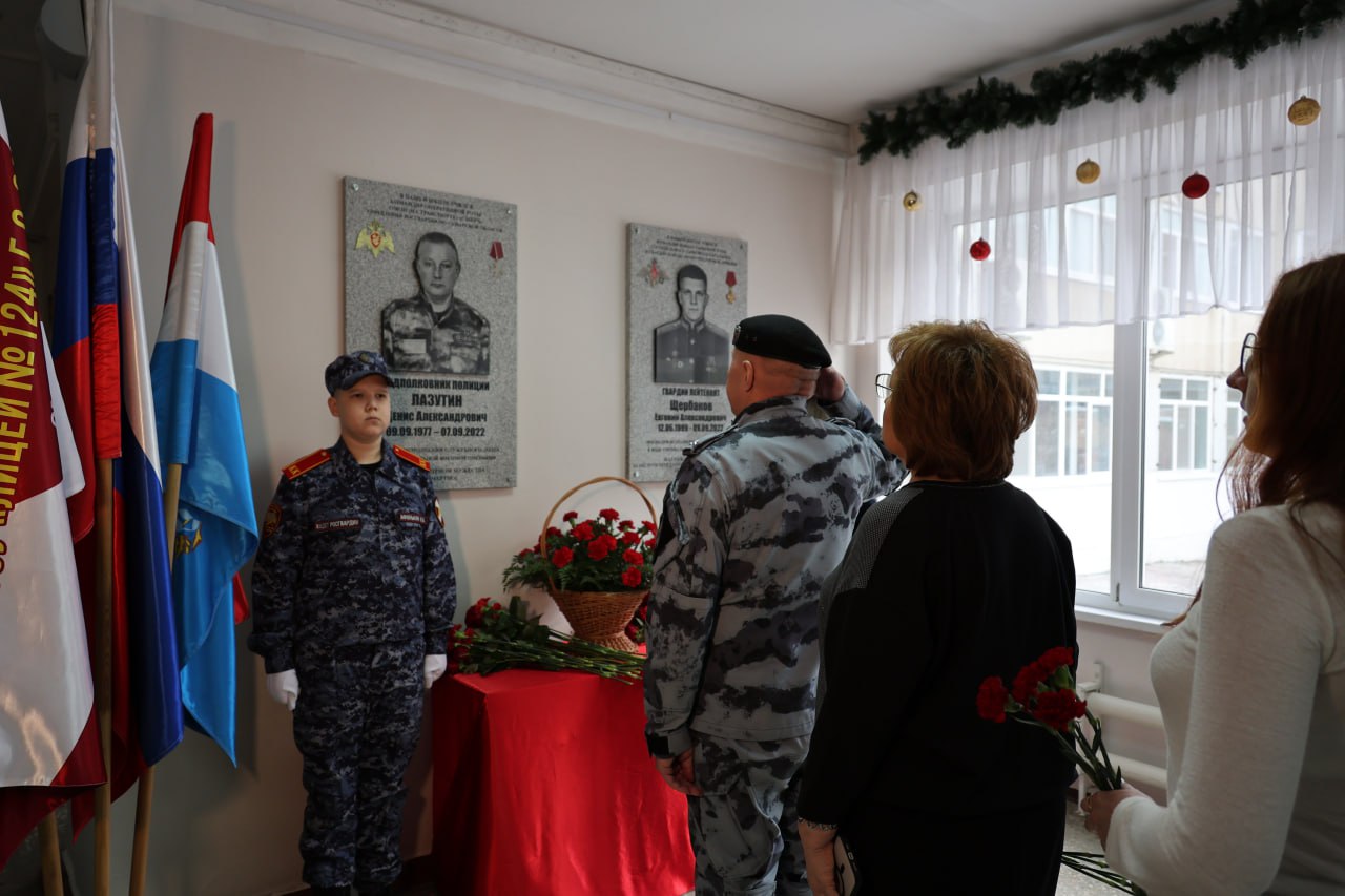 Ученики второго кадетского класса Росгвардии в Самаре принесли присягу в День Героев Отечества Ученики второго кадетского класса Росгвардии в Самаре принесли присягу в День Героев Отечества