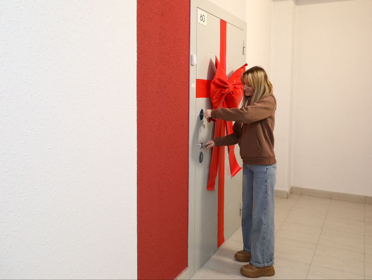 Иван Носков: Сегодня совместно с руководителем следственного управления Следственного комитета Российской Федерации по Самарской области Павлом Олейником вручили ключи детям, оставшимся без попечения родителей, и... Иван Носков: Сегодня совместно с руководителем следственного управления Следственного комитета Российской Федерации по Самарской области Павлом Олейником вручили ключи детям, оставшимся без попечения родителей, и...