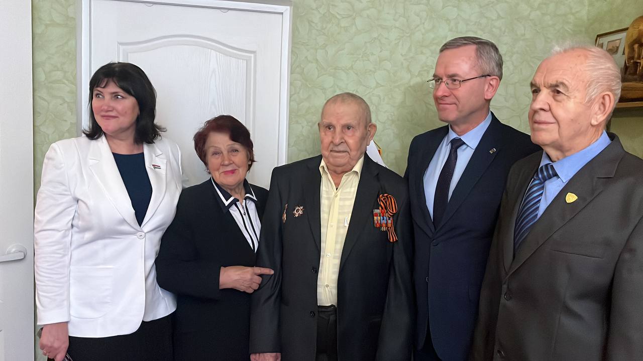 Вчера свой 99-й день рождения отметил участник Великой Отечественной войны Николай Яковлевич Истомин Вчера свой 99-й день рождения отметил участник Великой Отечественной войны Николай Яковлевич Истомин