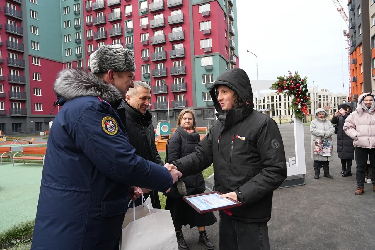 Руководитель следственного управления Павел Михайлович Олейник принял участие в торжественном мероприятии вручения детям-сиротам ключей от квартир Руководитель следственного управления Павел Михайлович Олейник принял участие в торжественном мероприятии вручения детям-сиротам ключей от квартир