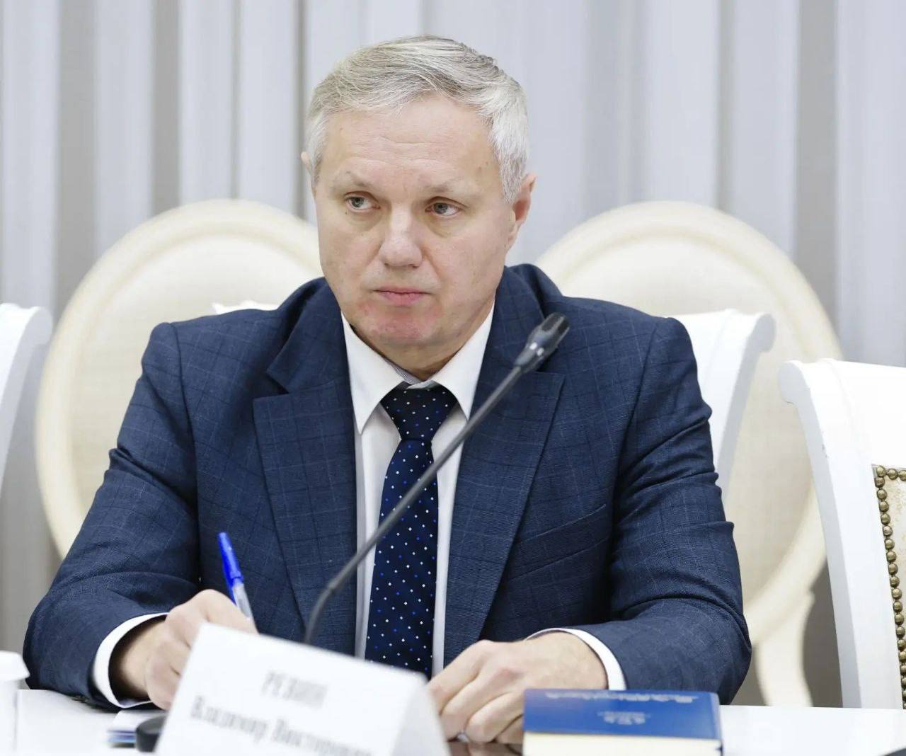 Вячеслав Федорищев провел заседание правительства Самарской области Вячеслав Федорищев провел заседание правительства Самарской области