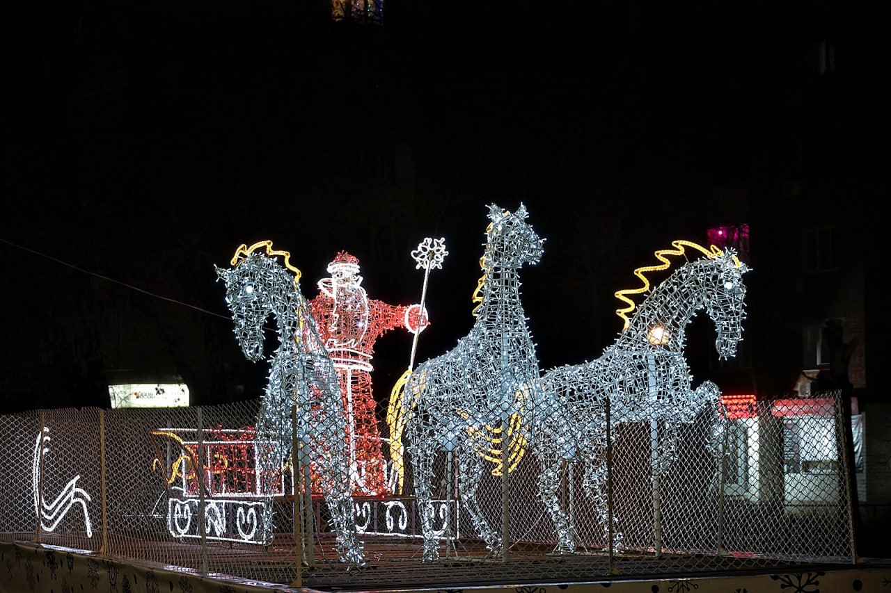 Более 1700 световых конструкций уже украсили Самару к Новому году Более 1700 световых конструкций уже украсили Самару к Новому году