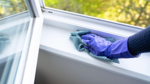 Подоконник засияет белизной: протрите этим средством даже при въевшейся грязи
