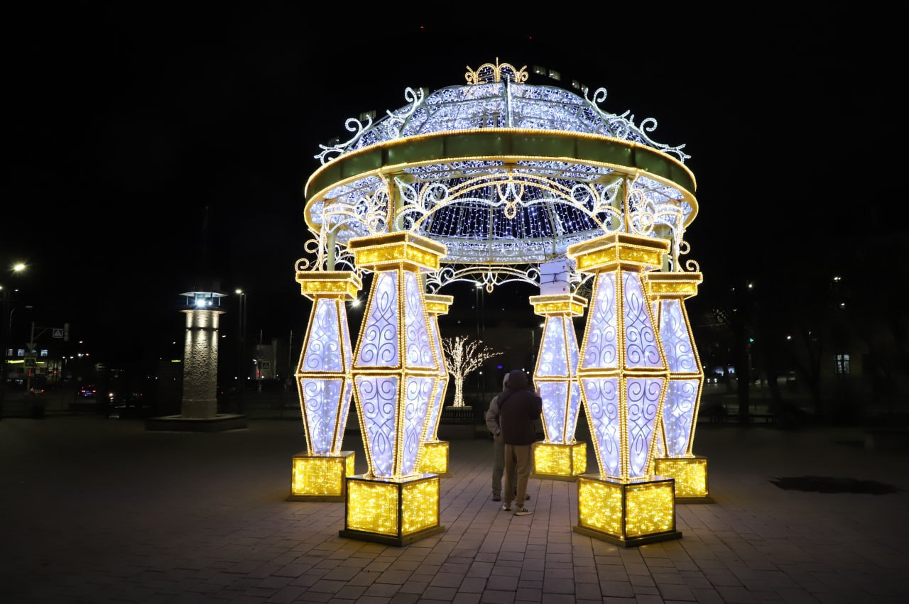 Более 1700 световых конструкций уже украсили Самару к Новому году Более 1700 световых конструкций уже украсили Самару к Новому году