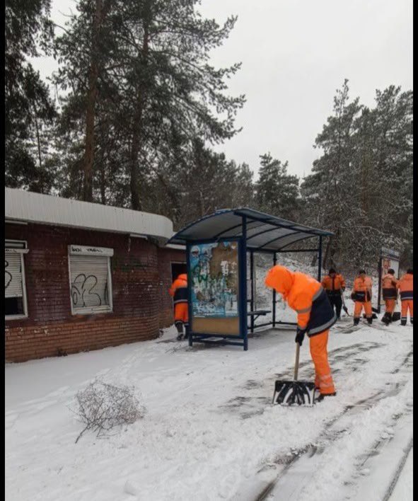 Дорожные службы Тольятти расчищают дороги от первого снега Дорожные службы Тольятти расчищают дороги от первого снега