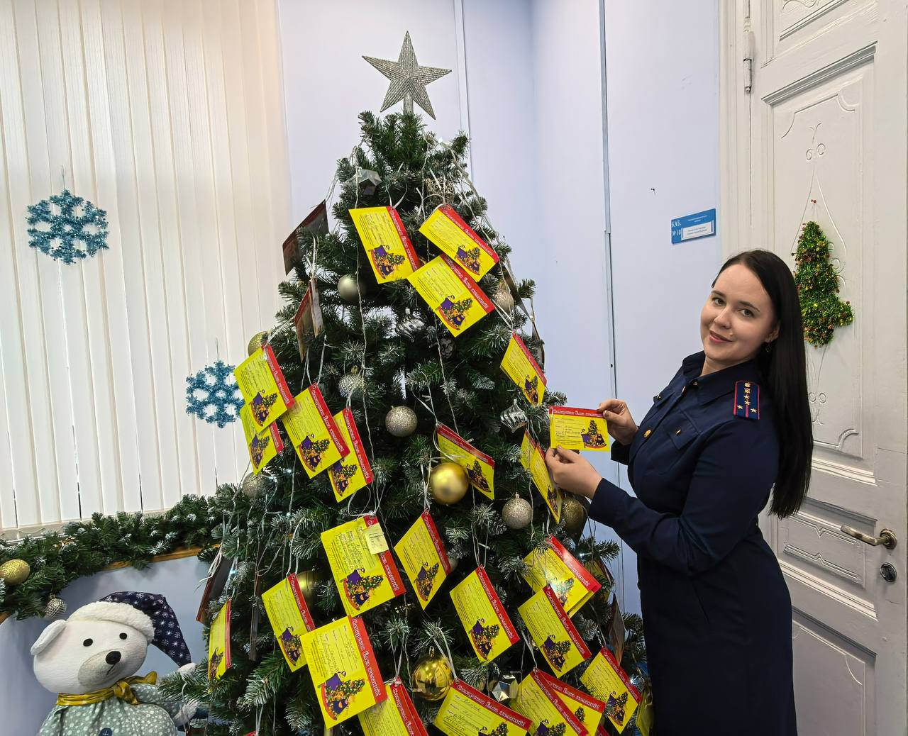 Сотрудники следственного управления продолжают принимать участие в ежегодной благотворительной акции «Елка желаний»