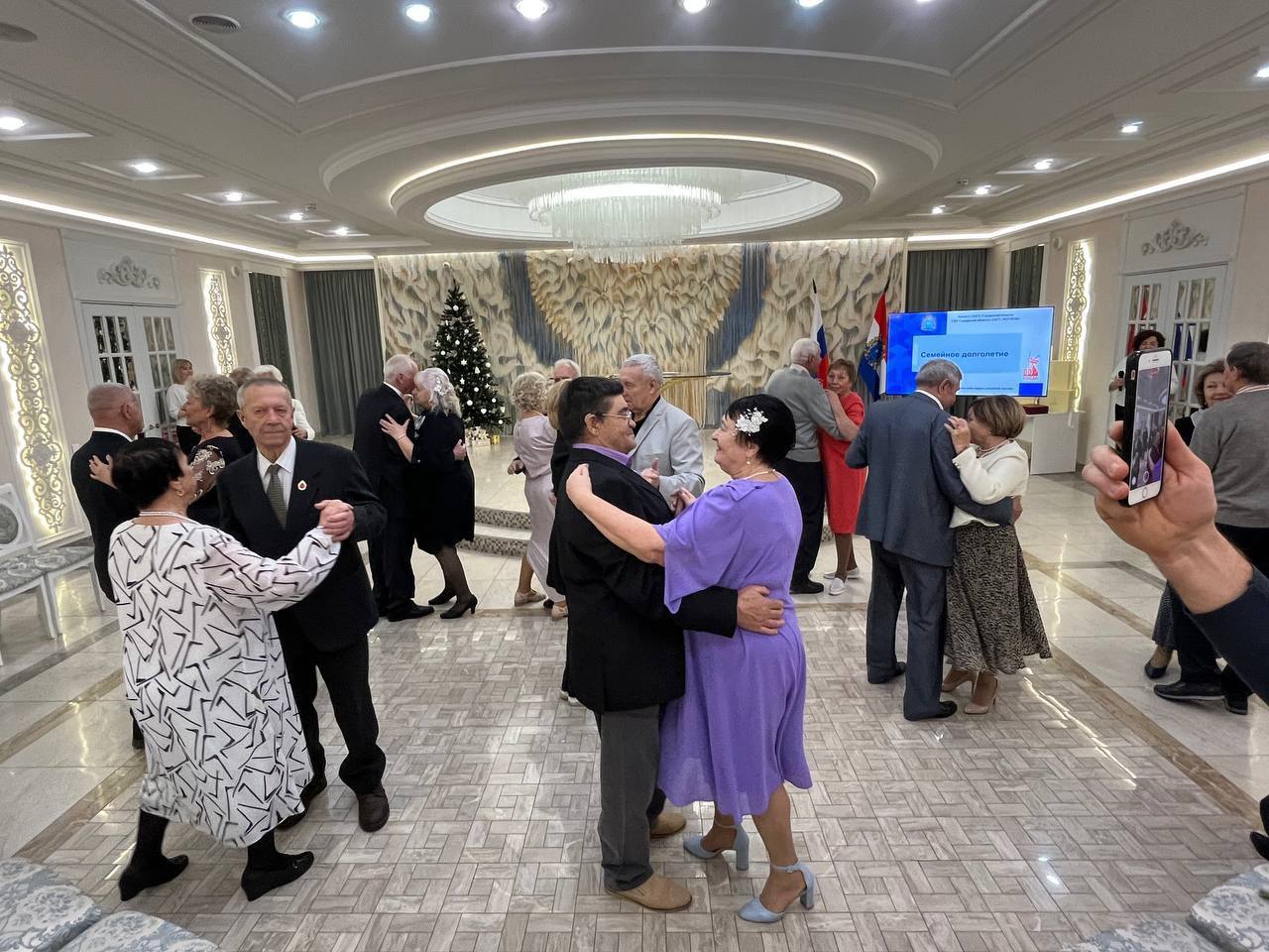 Во Дворце бракосочетания г.о. Тольятти прошла трогательная церемония «Семейное долголетие» Во Дворце бракосочетания г.о. Тольятти прошла трогательная церемония «Семейное долголетие»