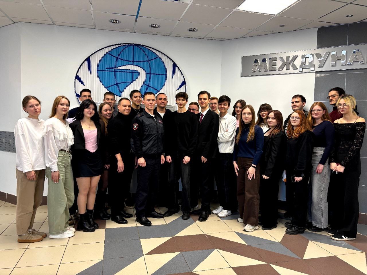 Сотрудники самарской Госавтоинспекции полковник полиции Александр Башковатов и майор полиции Денис Штыров провели профориентационную встречу со студентами, с целью популяризации службы в органах внутренних дел и повышения...