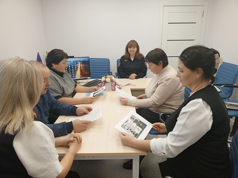 В Самарской области полицейские проинформировали граждан об изменениях в законодательстве, регулирующем выезд несовершеннолетних за границу