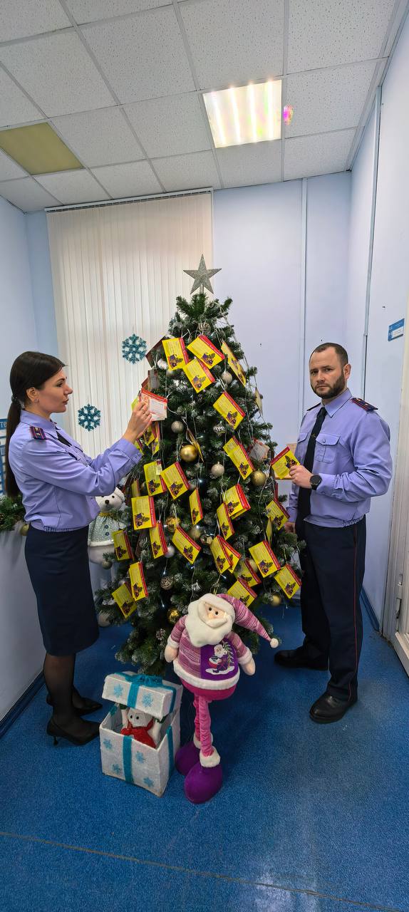 Сотрудники следственного управления продолжают принимать участие в ежегодной благотворительной акции «Елка желаний» Сотрудники следственного управления продолжают принимать участие в ежегодной благотворительной акции «Елка желаний»