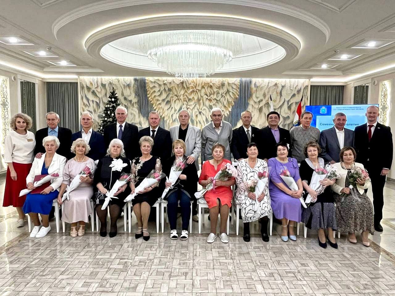 Во Дворце бракосочетания г.о. Тольятти прошла трогательная церемония «Семейное долголетие»