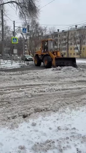 Последствия коммунальной аварии на ул. Вольской устраняют. Дорога от колеи очищена