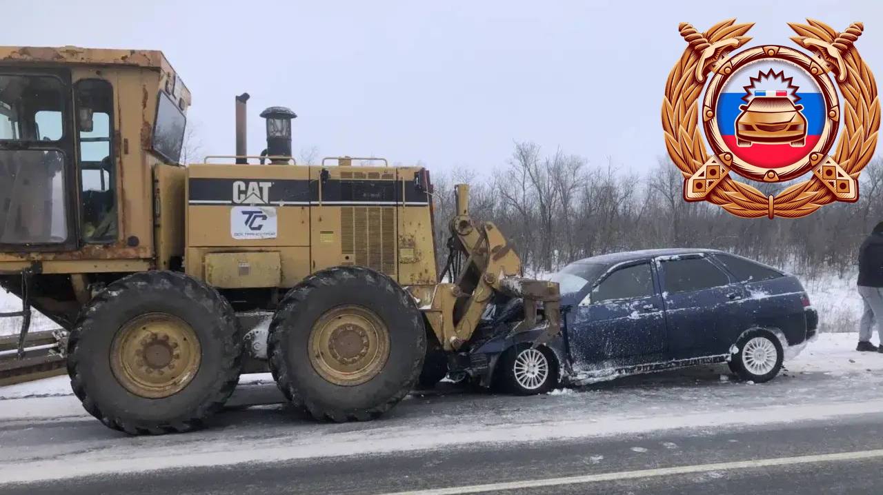 Полицейские работали на месте ДТП на автодороге А-300 «Самара — Большая Черниговка» По предварительным данным Госавтоинспекции, в 11:25 на 57-м километре автодороги А-300 «Самара — Большая Черниговка» водитель 2005 года...