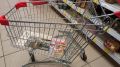 Почему покупатели застилают тележки в магазинах: неожиданные причины