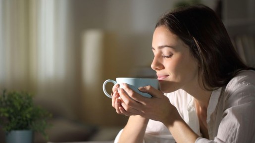 Одна щепотка — и совершенно другой вкус! Маленькая хитрость заставит кофе заиграть новыми красками