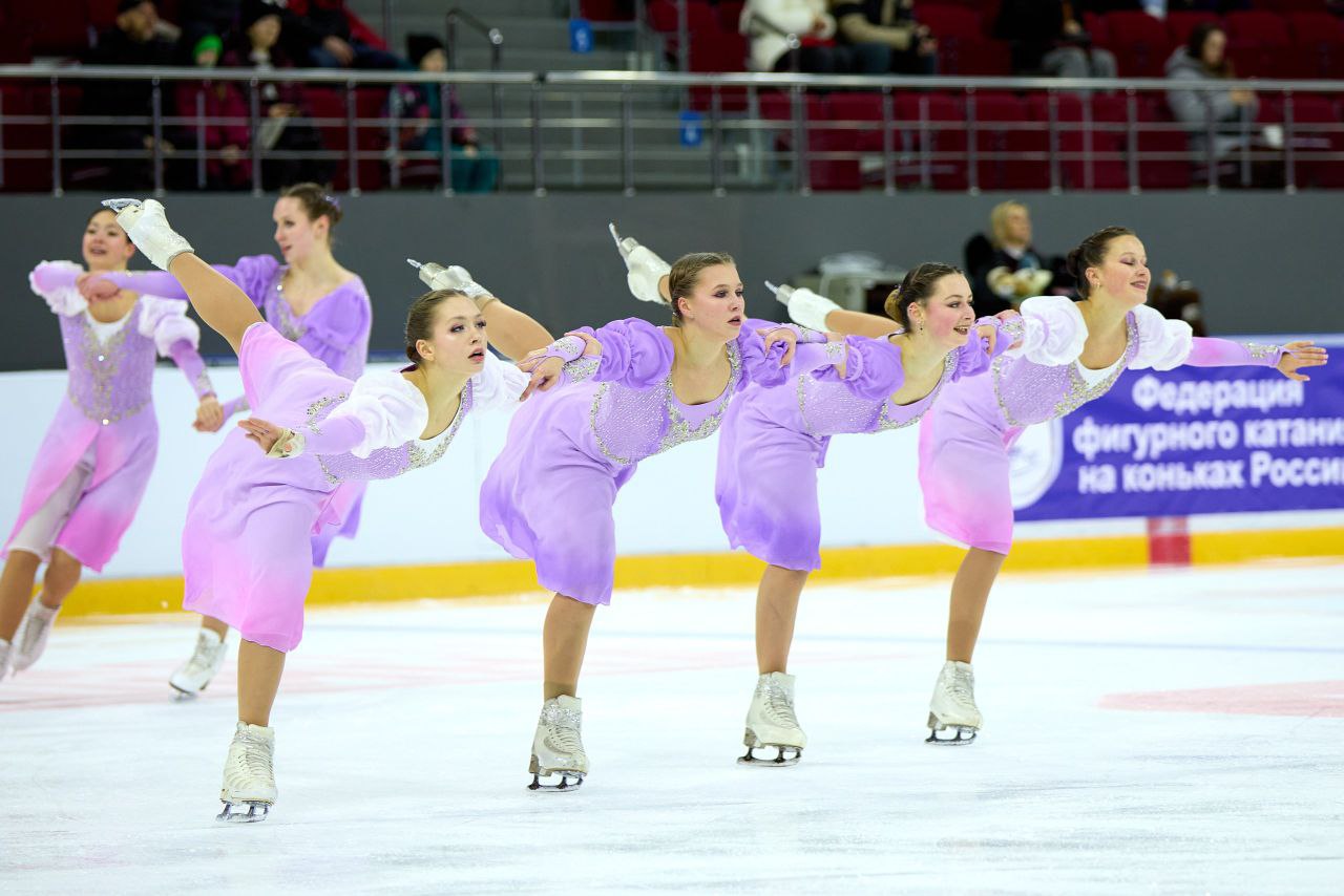 В Самаре завершились соревнования по синхронному фигурному катанию В Самаре завершились соревнования по синхронному фигурному катанию
