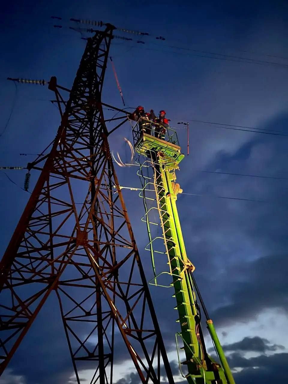 Электроснабжение после природной стихии полностью восстановлено! Электроснабжение после природной стихии полностью восстановлено!