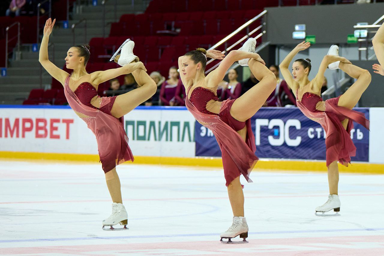 В Самаре завершились соревнования по синхронному фигурному катанию В Самаре завершились соревнования по синхронному фигурному катанию