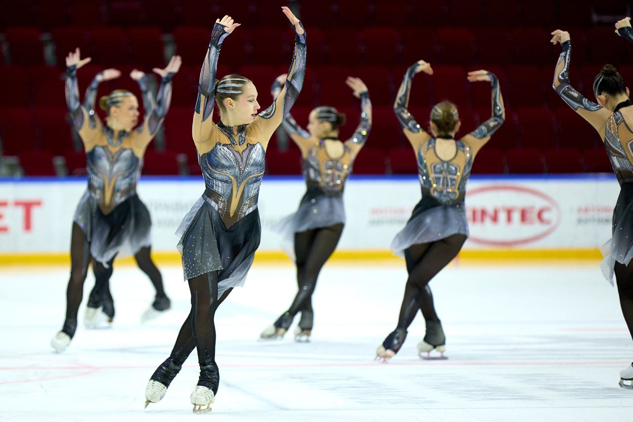 В Самаре завершились соревнования по синхронному фигурному катанию В Самаре завершились соревнования по синхронному фигурному катанию