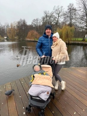 Депутата Тольятти лишили должностей после публикации жены о родах в Чили