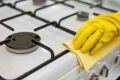 Эффективные методы чистки кухонной плиты: как избавиться от жира всего за 5 минут