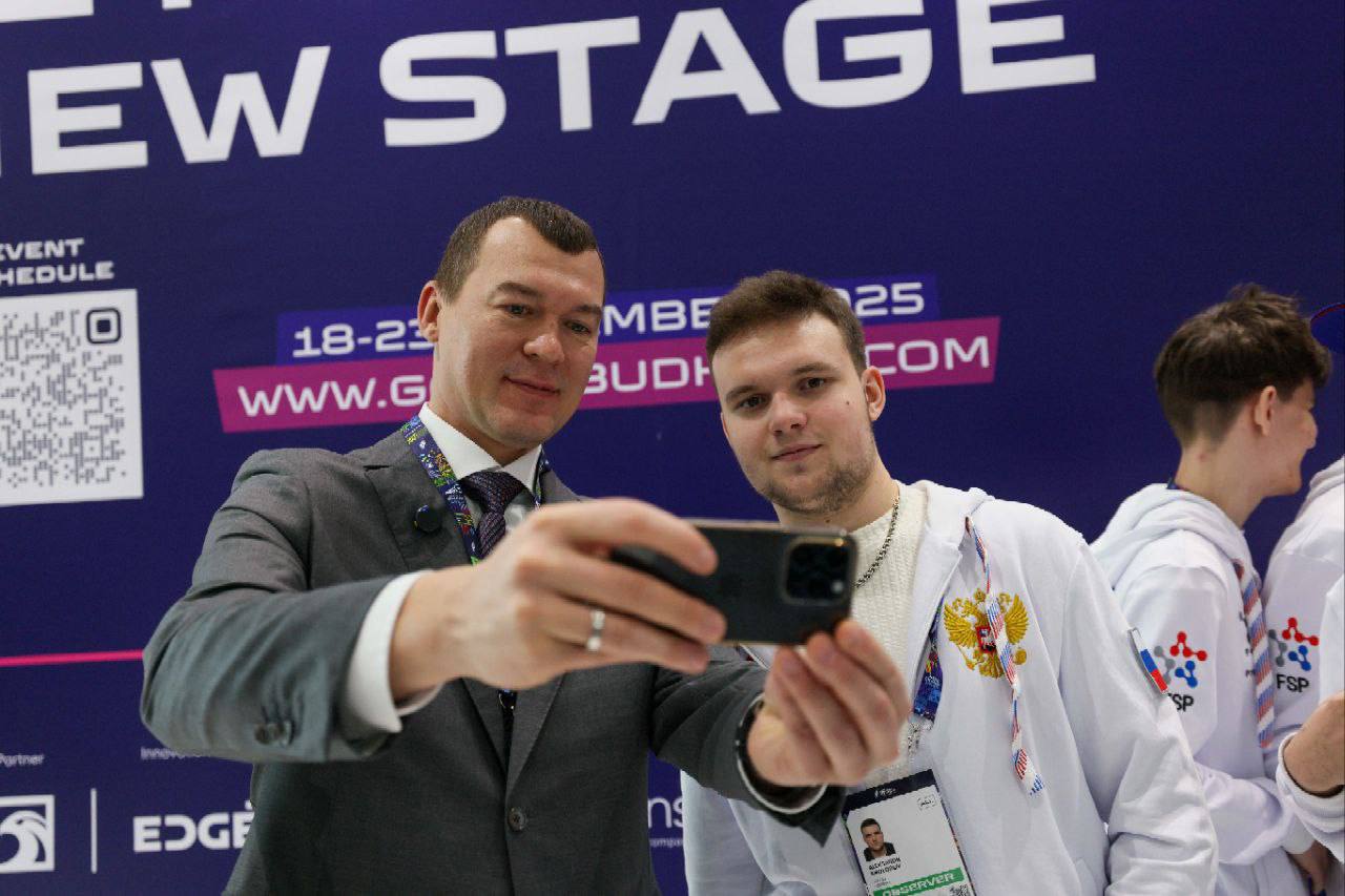 Михаил Дегтярёв: На площадке «Игр будущего» в Абу-Даби вместе с вице-премьером Татьяной Голиковой пообщался с нашими ребятами - победителями Кубка технологических видов спорта, который прошел в ноябре в Москве Михаил Дегтярёв: На площадке «Игр будущего» в Абу-Даби вместе с вице-премьером Татьяной Голиковой пообщался с нашими ребятами - победителями Кубка технологических видов спорта, который прошел в ноябре в Москве