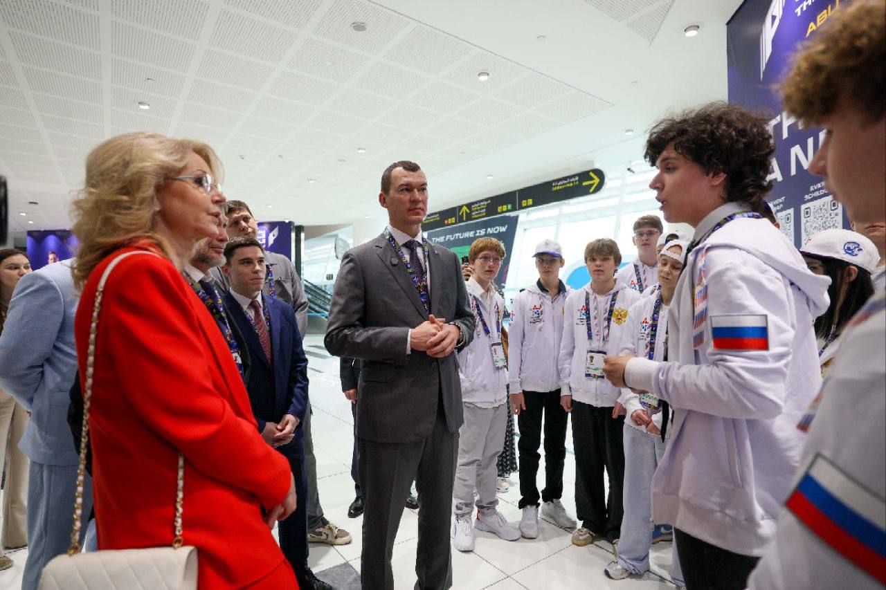 Михаил Дегтярёв: На площадке «Игр будущего» в Абу-Даби вместе с вице-премьером Татьяной Голиковой пообщался с нашими ребятами - победителями Кубка технологических видов спорта, который прошел в ноябре в Москве Михаил Дегтярёв: На площадке «Игр будущего» в Абу-Даби вместе с вице-премьером Татьяной Голиковой пообщался с нашими ребятами - победителями Кубка технологических видов спорта, который прошел в ноябре в Москве