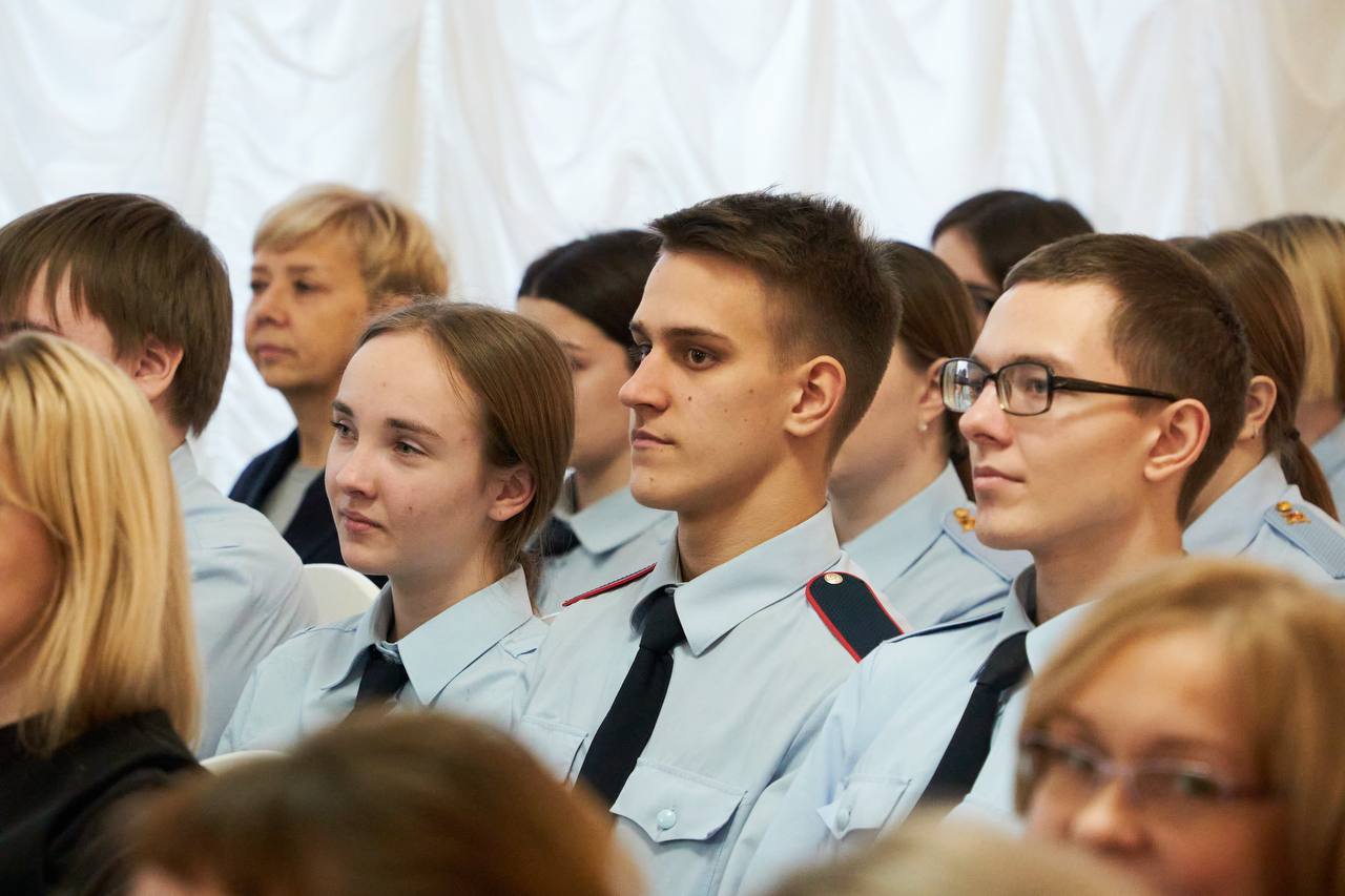 В декабре мы традиционно чествуем тех, кто посвятил свою жизнь служению Закону и справедливости, защите прав и свобод граждан В декабре мы традиционно чествуем тех, кто посвятил свою жизнь служению Закону и справедливости, защите прав и свобод граждан