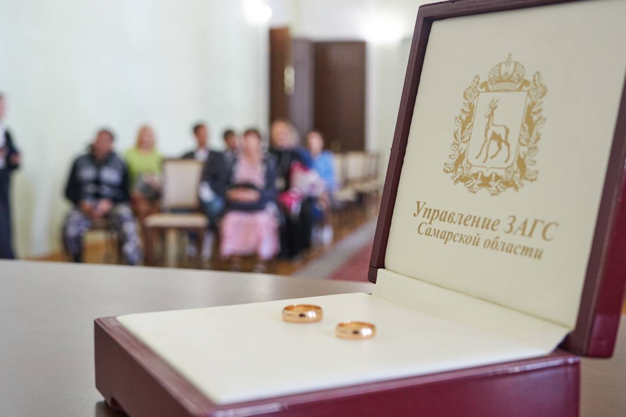 Сегодня в России отмечают профессиональный праздник сотрудники органов ЗАГС Сегодня в России отмечают профессиональный праздник сотрудники органов ЗАГС