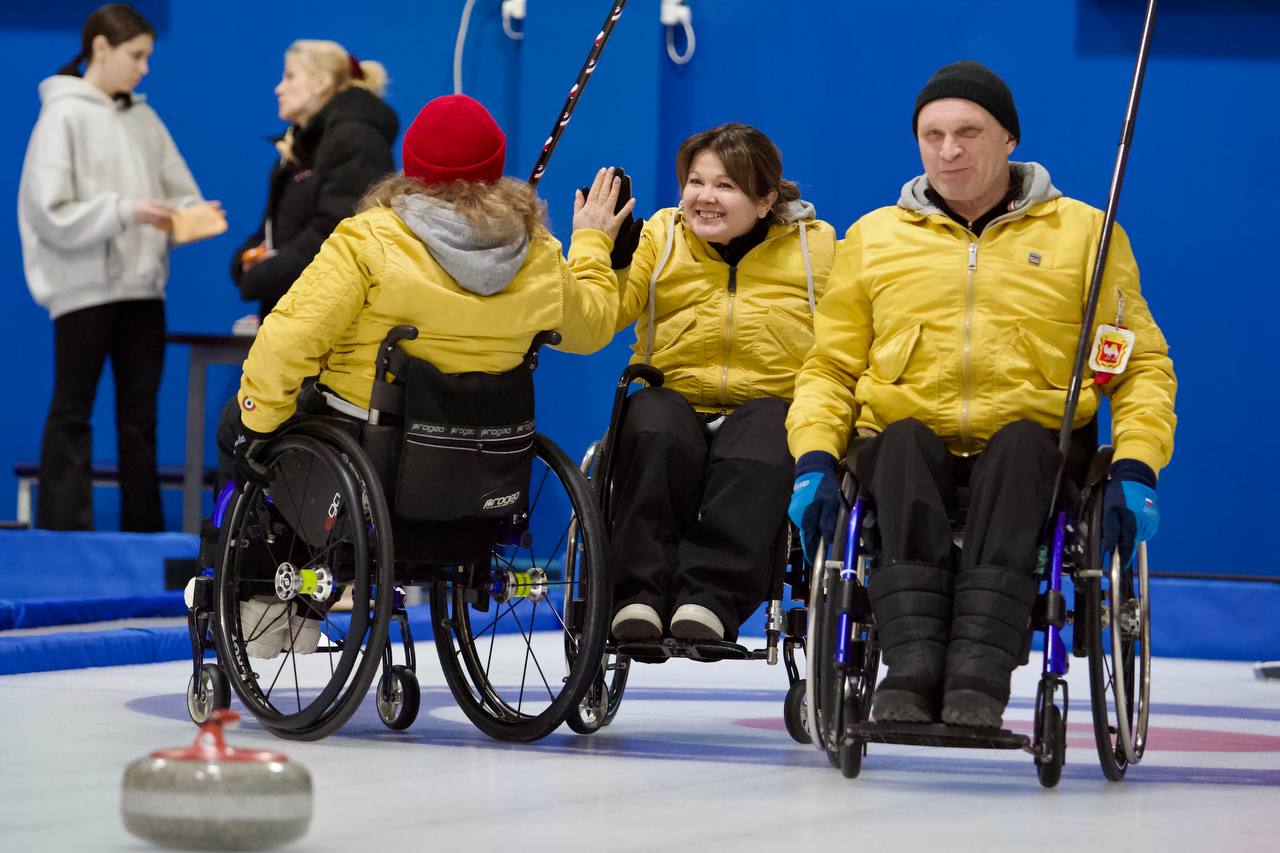 Небольшая история о том, как полюбить ….. кёрлинг))) Небольшая история о том, как полюбить ….. кёрлинг)))