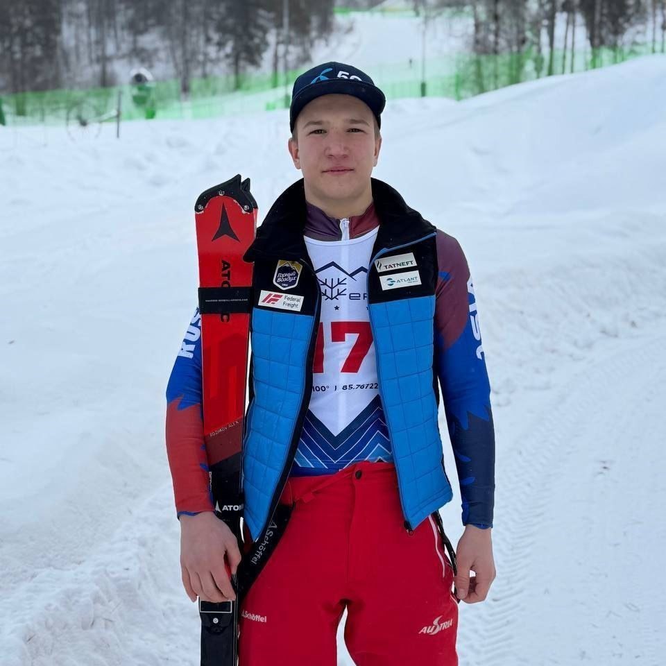 Александр Рожков - победитель всероссийских соревнований по горнолыжному спорту