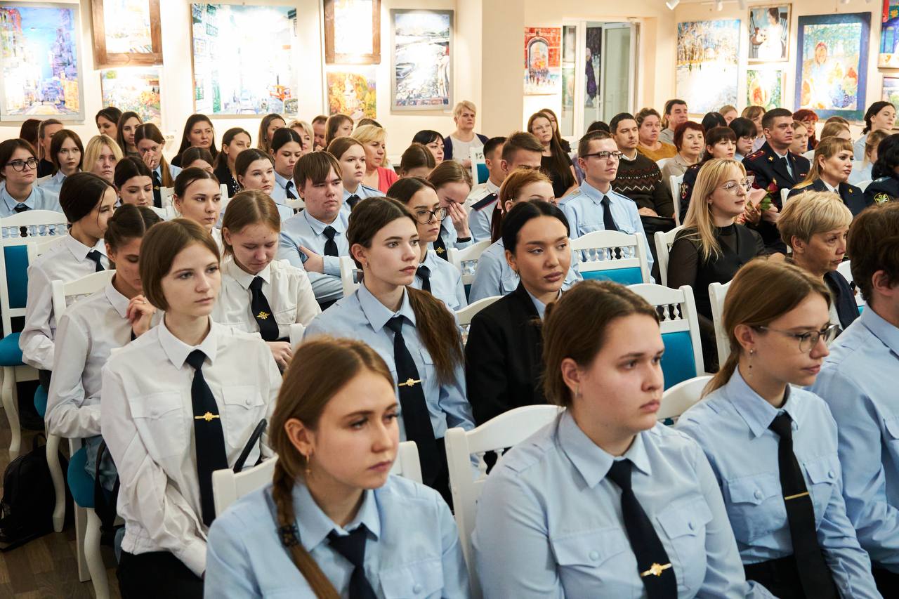 В декабре мы традиционно чествуем тех, кто посвятил свою жизнь служению Закону и справедливости, защите прав и свобод граждан В декабре мы традиционно чествуем тех, кто посвятил свою жизнь служению Закону и справедливости, защите прав и свобод граждан