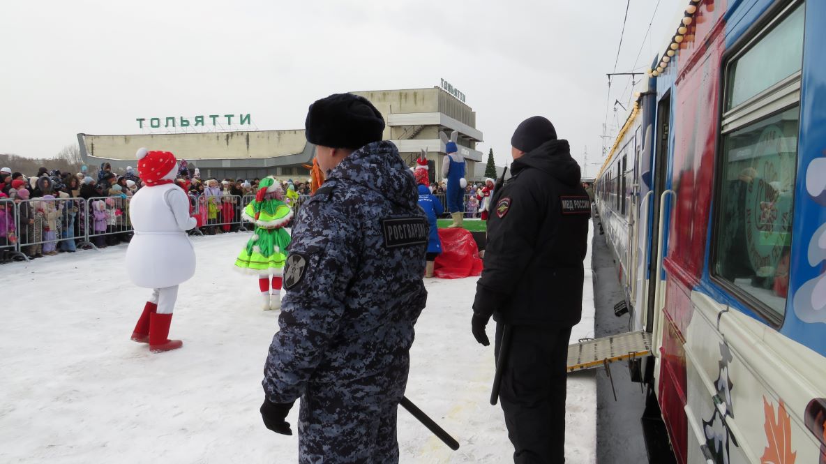 В Тольятти сотрудники транспортной полиции обеспечили безопасное проведение праздничных мероприятий В Тольятти сотрудники транспортной полиции обеспечили безопасное проведение праздничных мероприятий