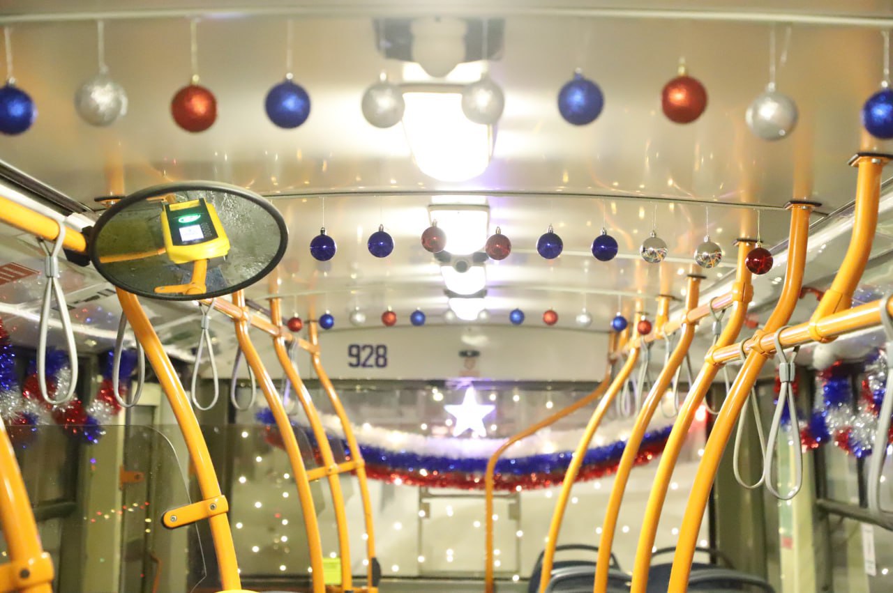 Украшенный новогодний транспорт вышел на городские маршруты в Самаре Украшенный новогодний транспорт вышел на городские маршруты в Самаре