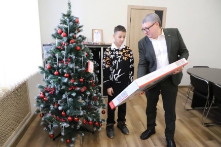 Экскурсию на базу «Трамвайно-троллейбусного управления» организовали для участника акции «Елка желаний» в Самаре