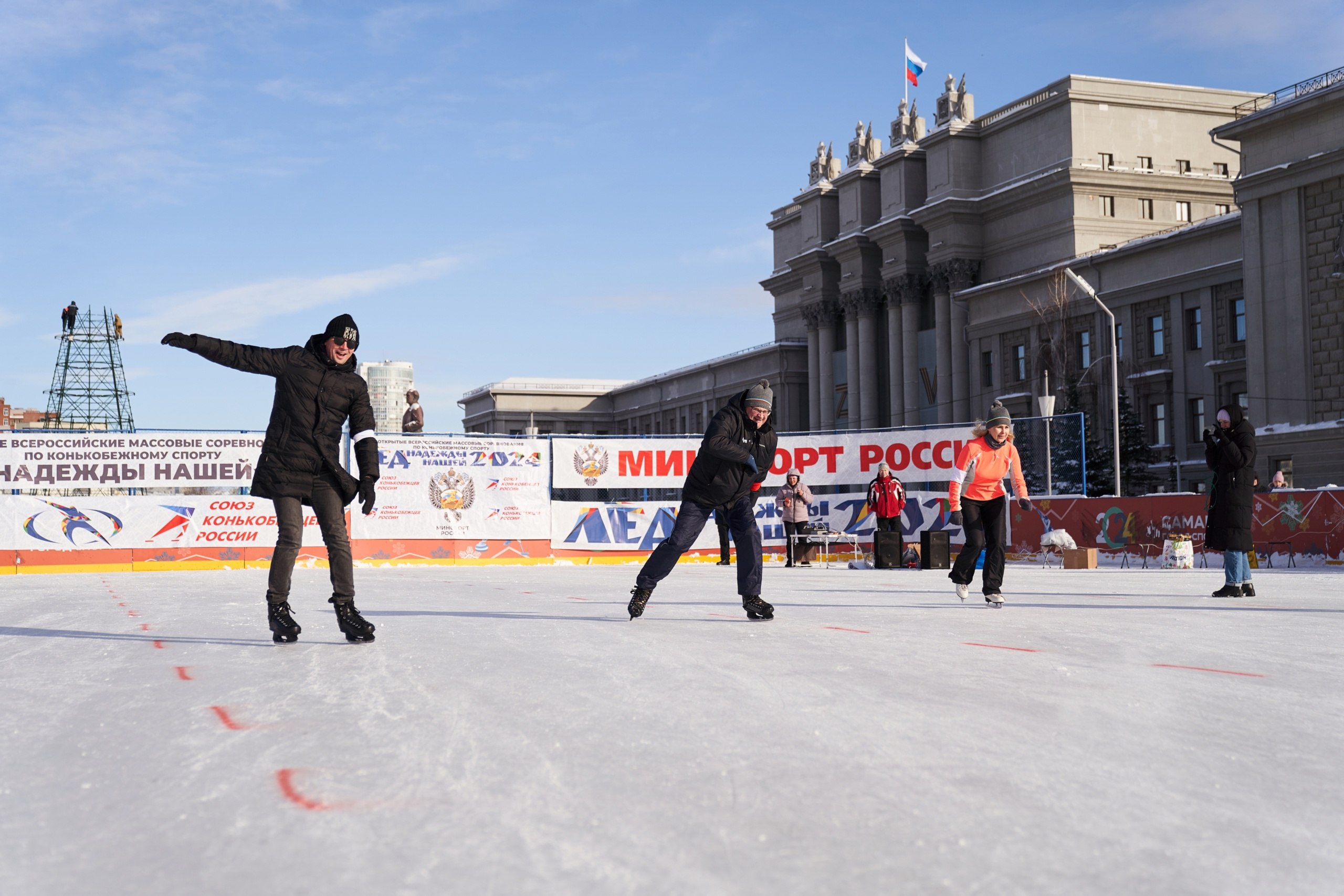 Приглашаем на соревнования «Зимой - коньки, летом - ролики»